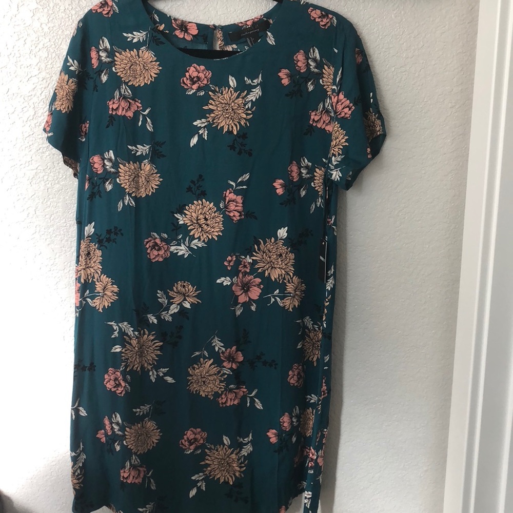NWT L Forever 21 Floral Shift Dress
